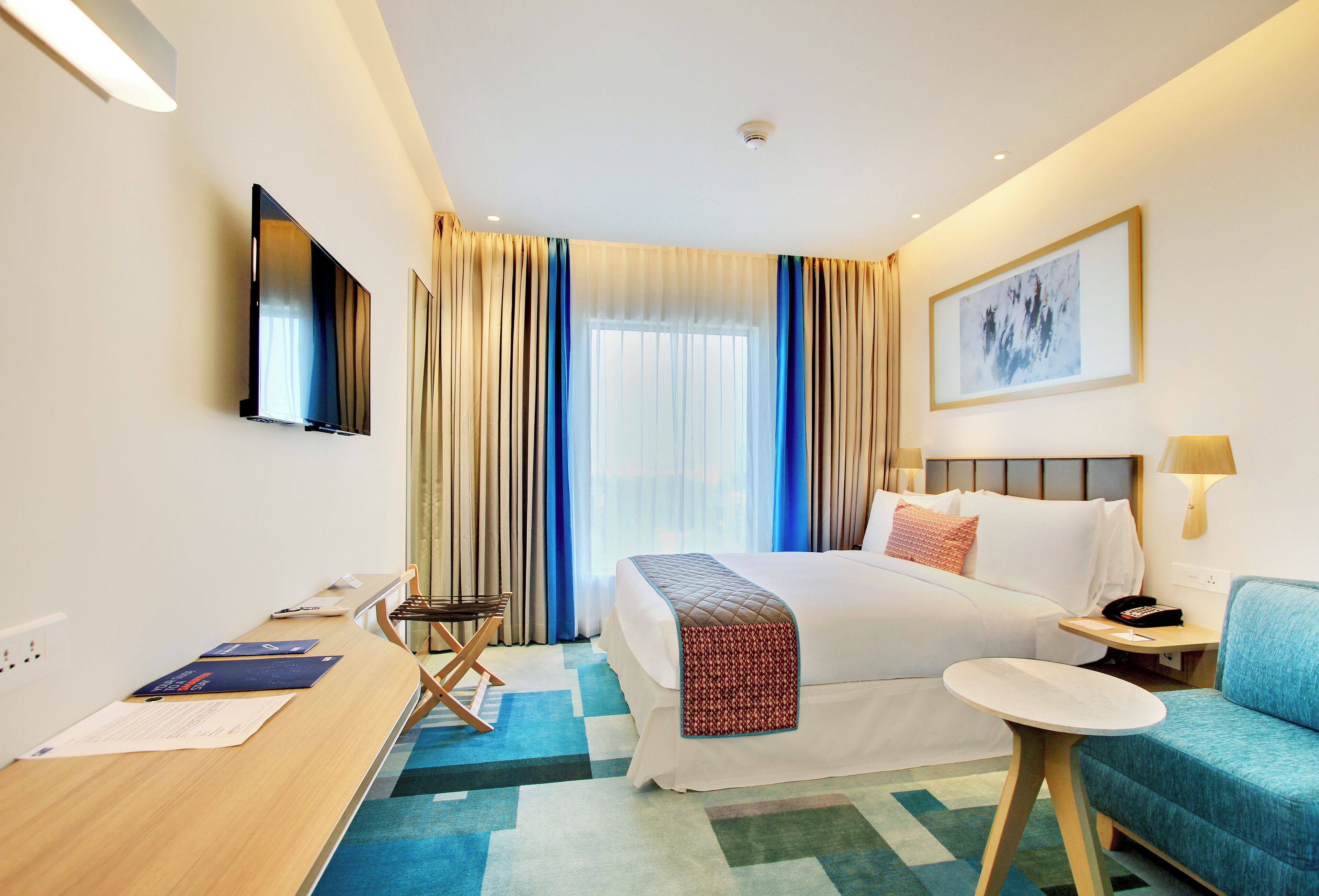 Premium bedding, in-room safe, individually decorated