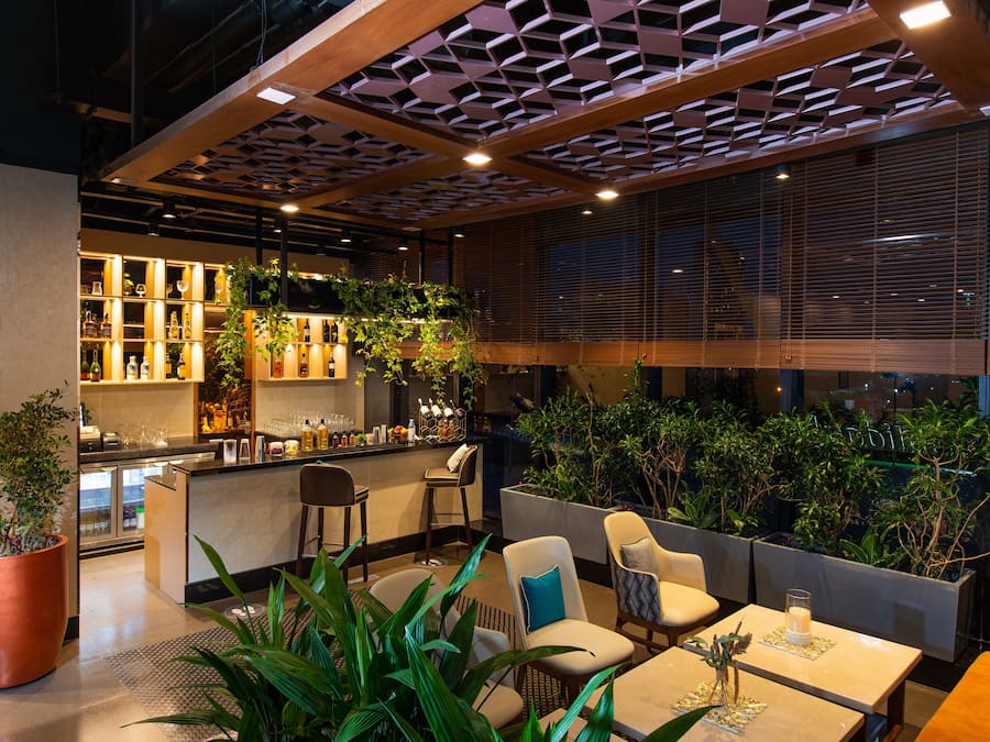 Déjeuner et dîner servis sur place, spécialités Cuisine indienne