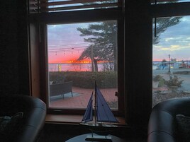 Deluxe Room, 1 King Bed, Fireplace, Bay View | Individually decorated, individually furnished, iron/ironing board