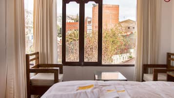 Suíte luxo, 1 cama King, vista para a cidade, ao lado da montanha | 1 quarto, frigobar, cofres nos quartos, escrivaninha