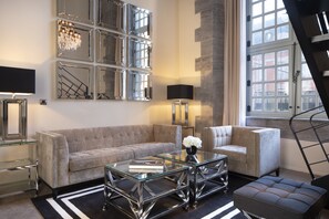 Tradisjonell suite (Duplex) | Sengetøy av topp kvalitet, minibar, safe på rommet og skrivebord