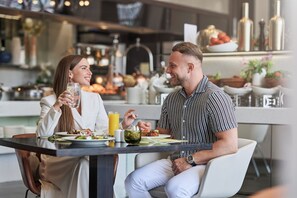 3 restaurantes; se sirve desayuno, almuerzo y cena