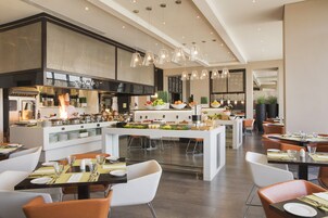 Frukostbuffé varje dag (SAR 110 per person)