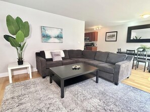 Flat-screen TV, Netflix, heated floors - Cribs On The Hill (Prince Edward)