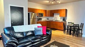 Appart'hôtel, 1 chambre, patio (Unit 6) | Coin séjour | Télévision à écran plat, Netflix, chauffage par le sol