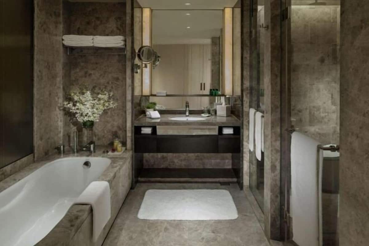 Bathroom | Combined shower/tub, deep soaking tub, free toiletries, bathrobes