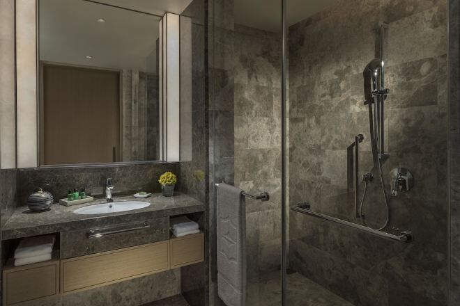 Combined shower/tub, deep soaking tub, free toiletries, bathrobes