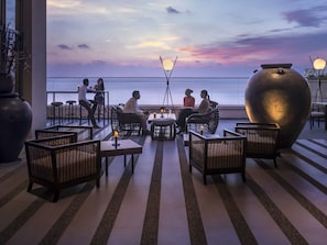 2 bars/lounges, lobby lounge - Shangri-La Colombo (Colombo)