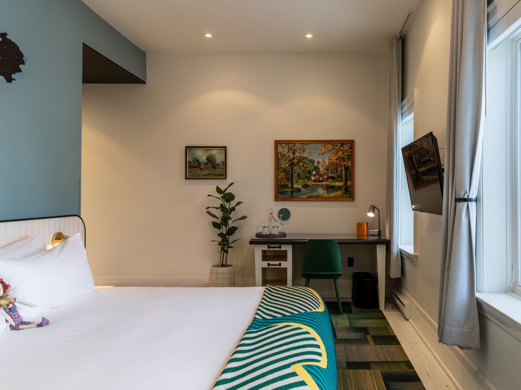 room (creekside - drake devonshire) | premium bedding, minibar, in-room safe, individually decorated