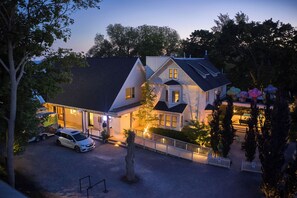 Mặt tiền nơi lưu trú