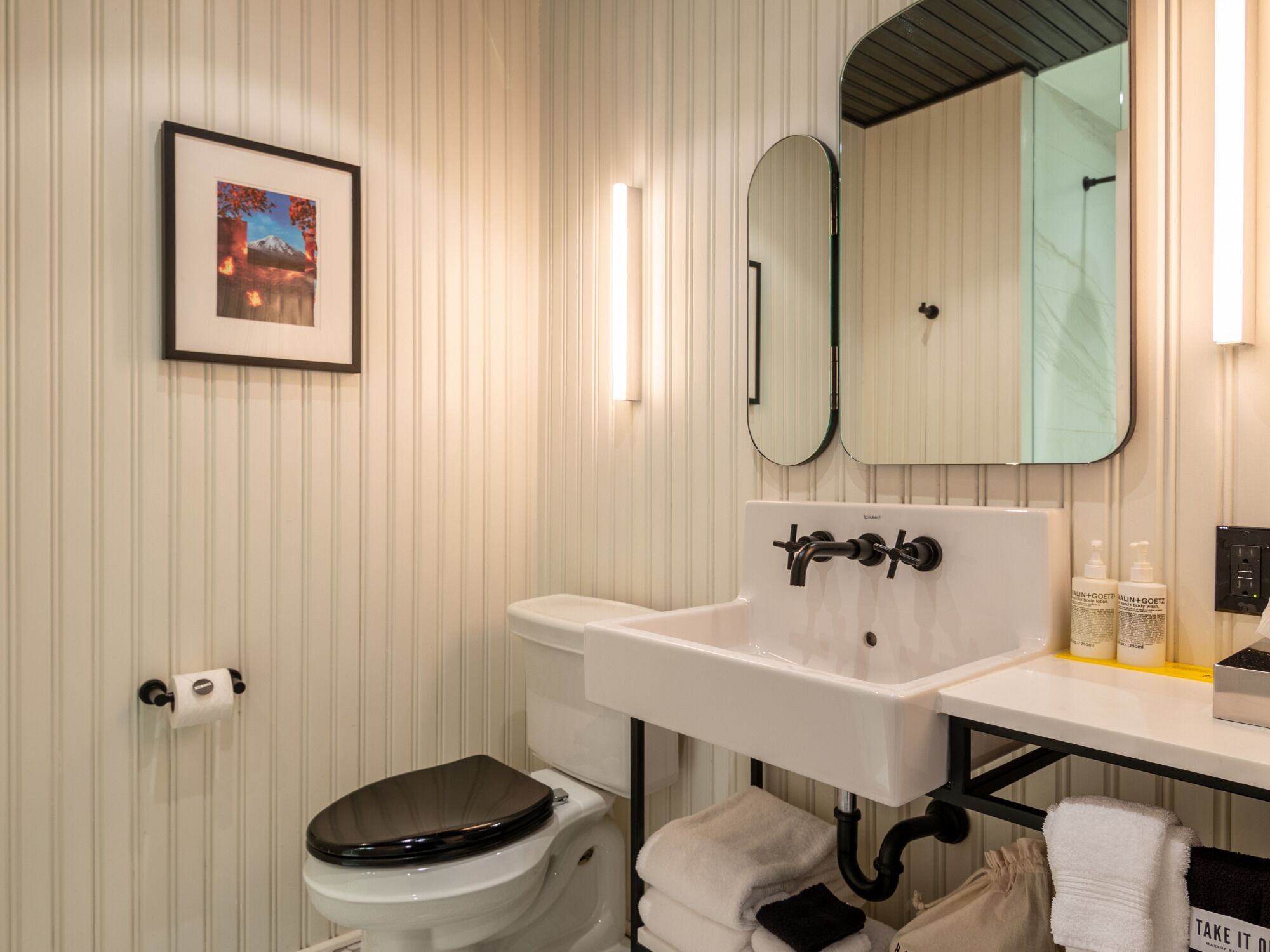 shower, rainfall showerhead, free toiletries, hair dryer