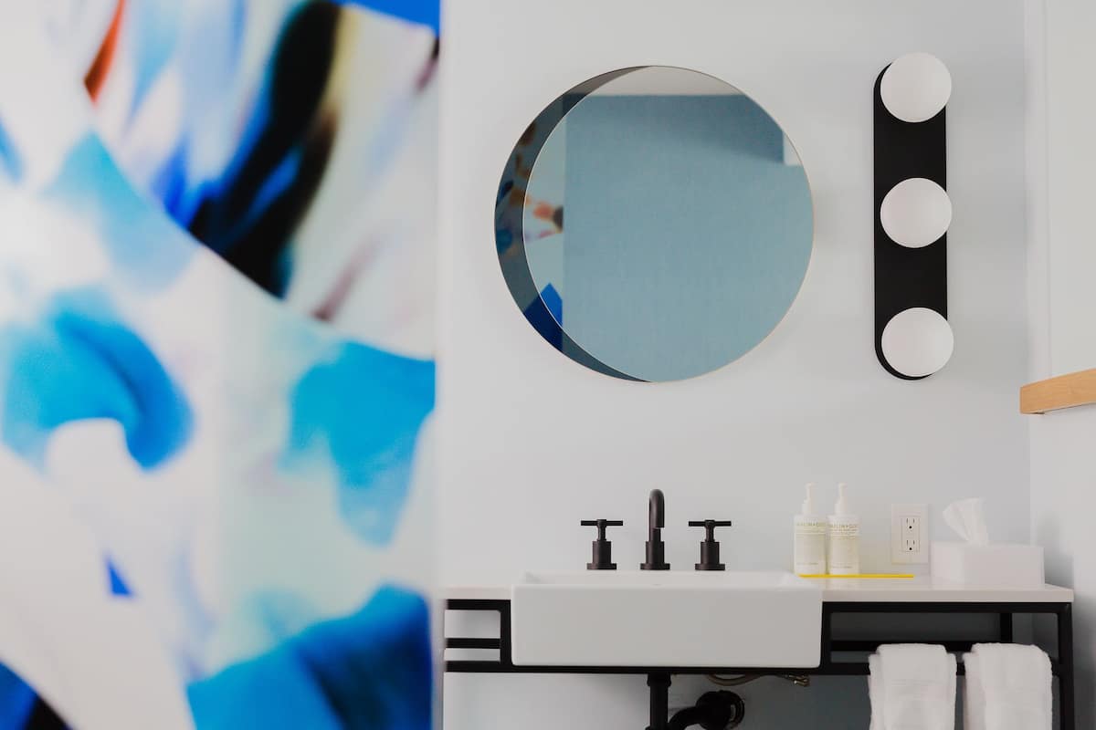 shower, rainfall showerhead, free toiletries, hair dryer