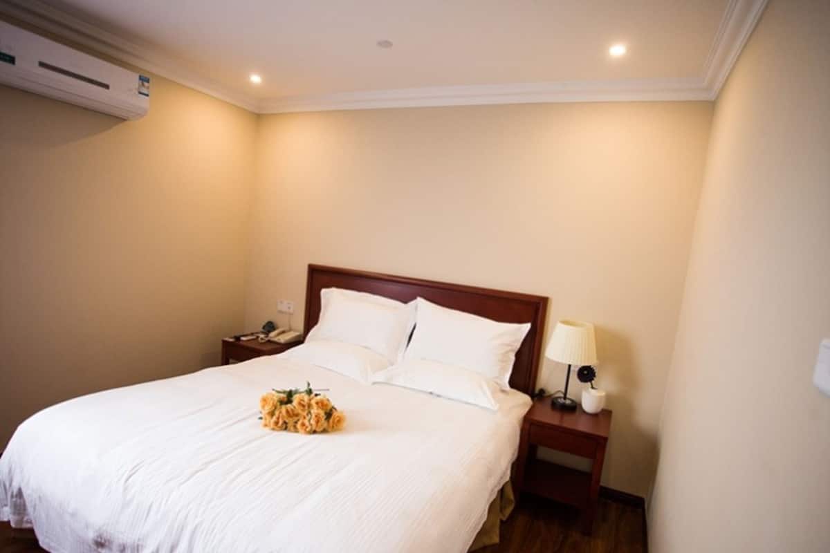 In-room safe, blackout curtains, iron/ironing board, free WiFi