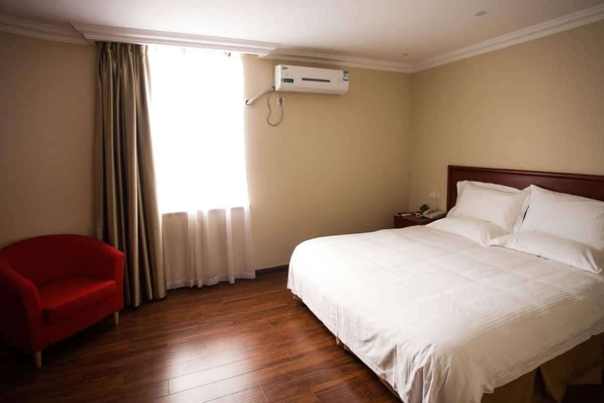 In-room safe, blackout curtains, iron/ironing board, free WiFi