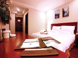 In-room safe, blackout curtains, iron/ironing board, free WiFi - Greentree Inn Anhui Wuhu Zhongshan Road Pedestrian (Wuhu)