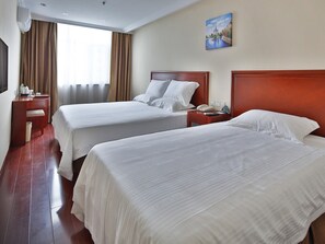 Family Room | Blackout drapes, iron/ironing board, free WiFi - Greentree Inn Yantai Laiyang Center Bus Station (Yantai)