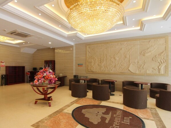 Lobby sitting area - GreenTree Inn JiangSu ZHenjiang Jurong Yalong Hotel (Zhenjiang)