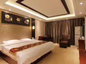 Blackout drapes, iron/ironing board, free WiFi - GreenTree Inn JiangSu ZHenjiang Jurong Yalong Hotel (Zhenjiang)