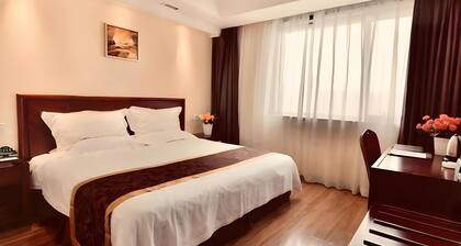 Greentree Alliance North Square of West Railway St