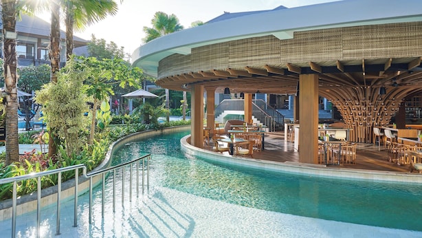 Outdoor pool, pool umbrellas, sun loungers