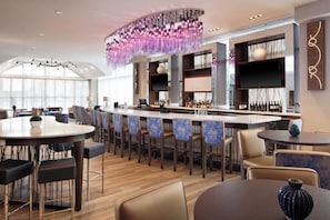 2 bars, bar sur le toit, lounge dans le hall