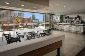 2 bars, bar sur le toit, lounge dans le hall