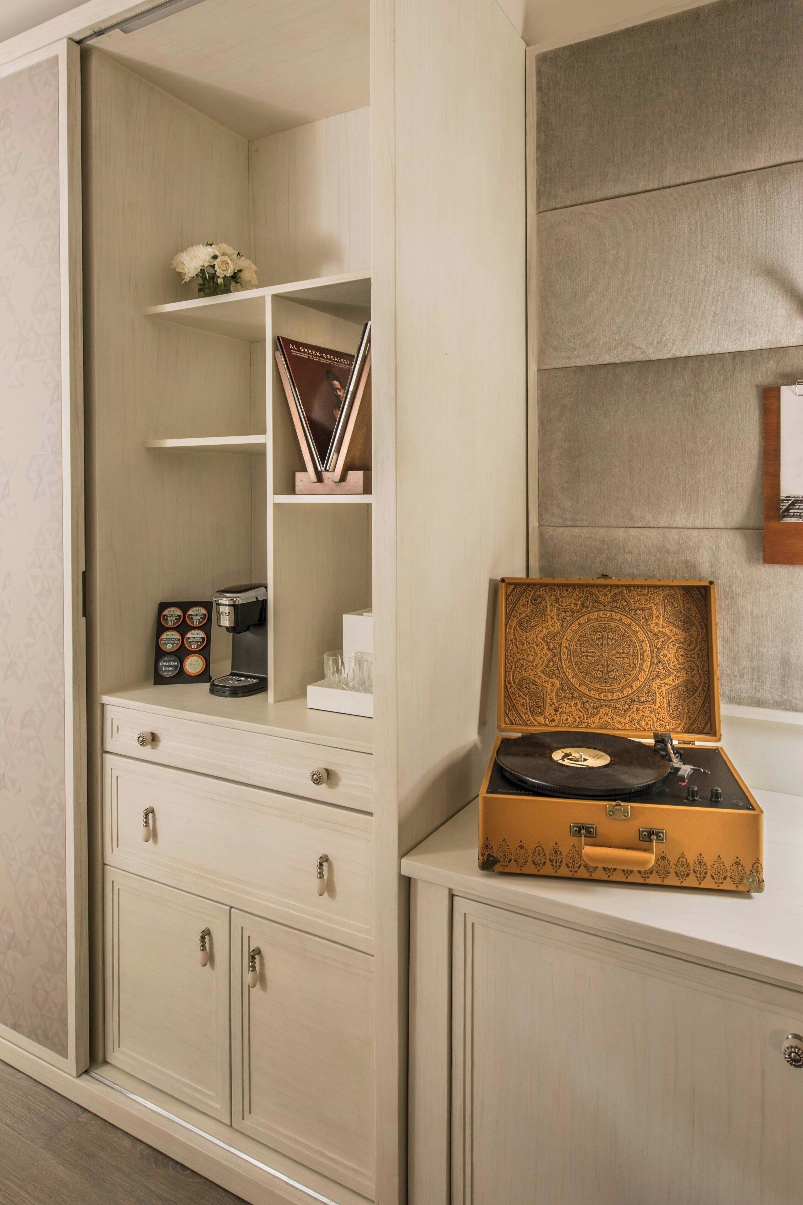 frette italian sheets, premium bedding, pillow-top beds, in-room safe