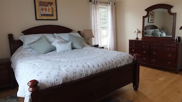 House, 3 Bedrooms | 3 bedrooms, desk, iron/ironing board, free WiFi