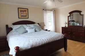 3 habitaciones, escritorio, tabla de planchar con plancha y wifi gratis 