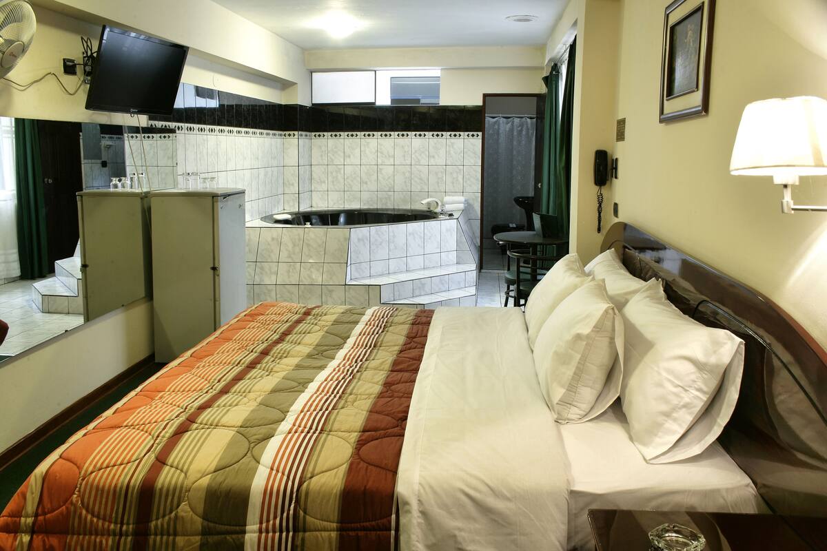 Deluxe Suite, 1 King Bed | In-room safe, desk, rollaway beds (surcharge), WiFi (free)