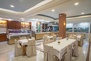 Free daily buffet breakfast - Apollo Hotel I (Apokoronas)