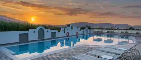Seasonal outdoor pool, pool umbrellas, sun loungers