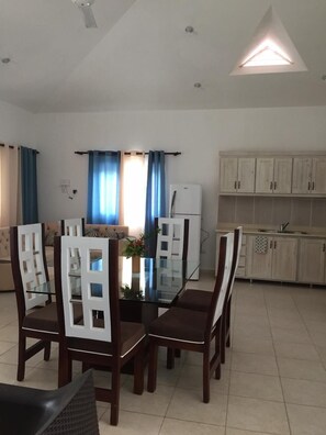 3 Bedroom Villa | Wohnbereich | Flachbildfernseher