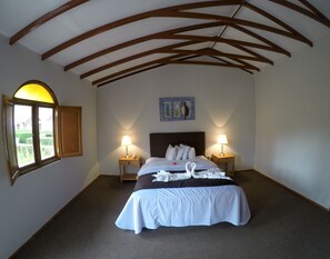 Caja de seguridad en la habitación y escritorio 