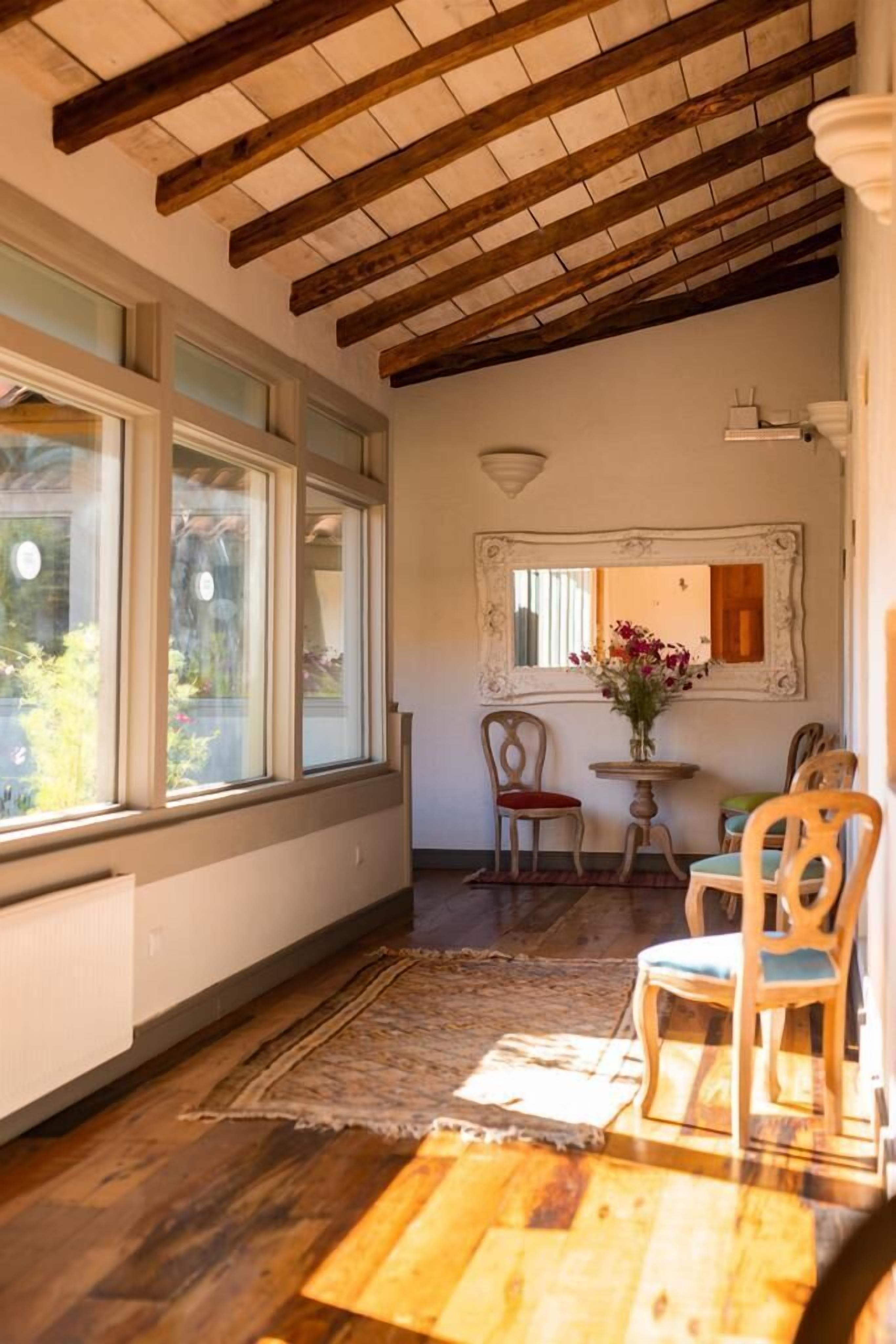 40-inch flat-screen tv with satellite channels, tv