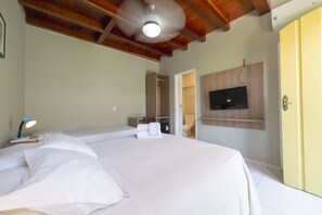 Chambre Triple (Colonial) | Minibar, bureau, fer et planche Ă repasser, Wi-Fi gratuit
