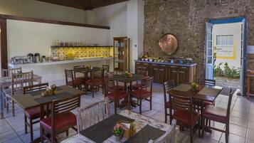 Tägliches inbegriffenes Frühstücksbuffet