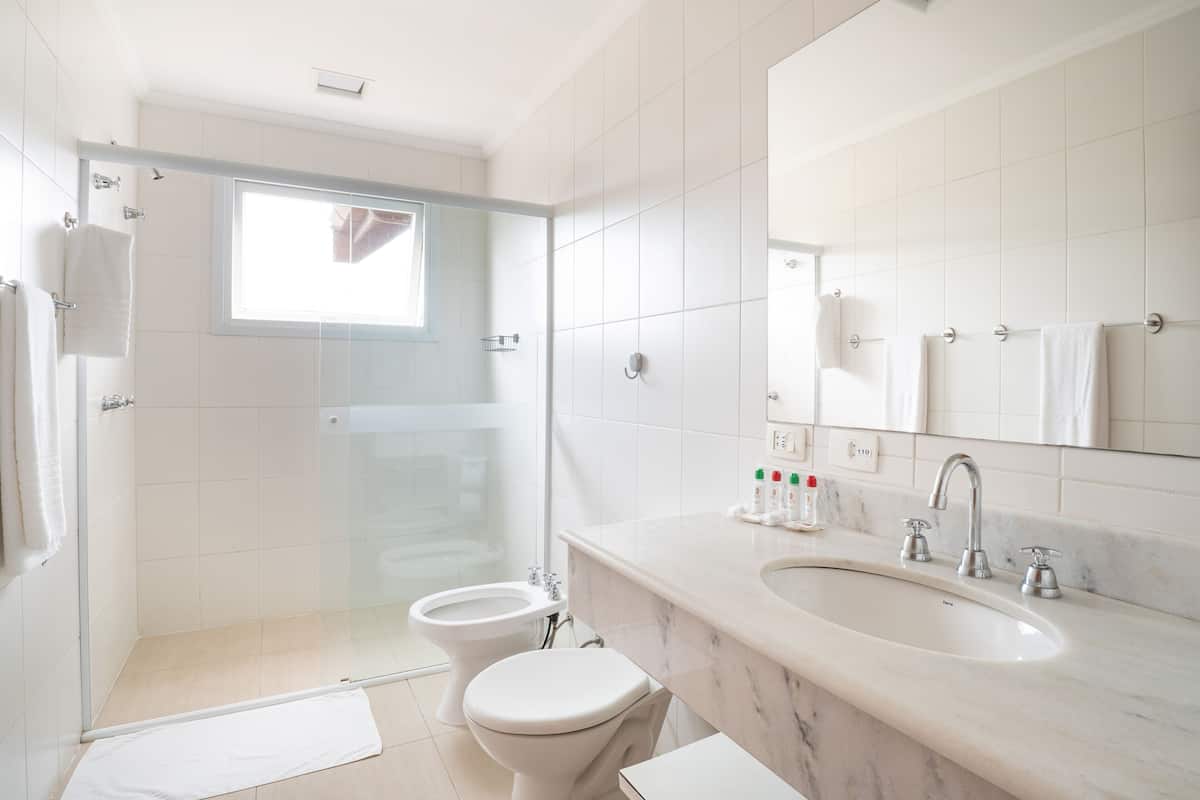 premier room | bathroom | shower, free toiletries, hair dryer, towels