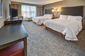 Desk, blackout curtains, iron/ironing board, free cots/infant beds - Hampton Inn & Suites Franklin Berry Farms (Franklin)