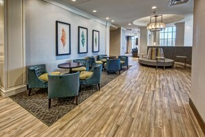 Lobby sitting area - Hampton Inn & Suites Franklin Berry Farms (Franklin)