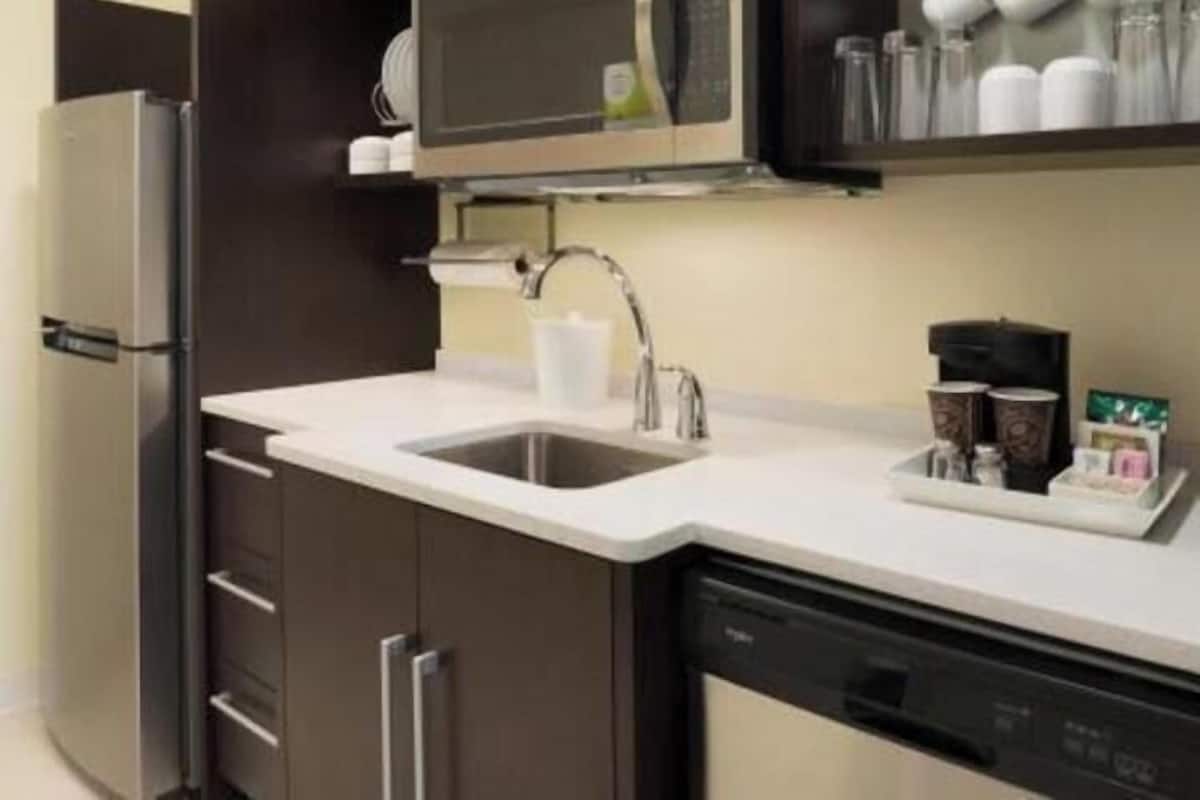 Dapur peribadi | Pembancuh kopi/teh, peti sejuk, ketuhar gelombang mikro 