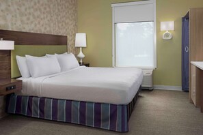 Premium bedding, desk, laptop workspace, blackout curtains - Home2 Suites by Hilton Summerville (Summerville)