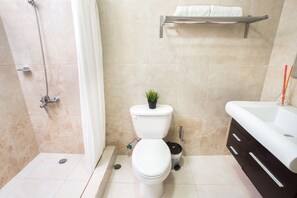 Junior Studio Suite, 1 Bedroom | Bathroom - TAU Casa Reyes (Santo Domingo)