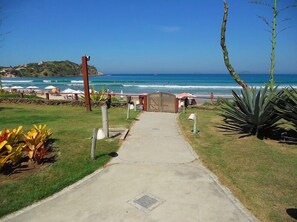 On the beach - Casa na Beira da Praia de Geribá (Búzios)