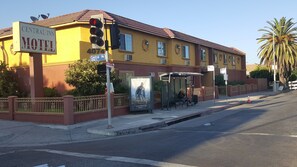 Front of property - Central Inn Motel on 41 Street (Los Angeles)