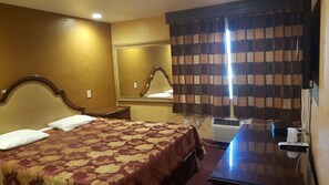Iron/ironing board, free WiFi - Central Inn Motel on 41 Street (Los Angeles)