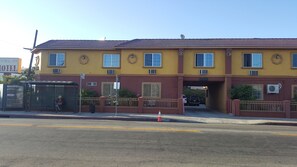 ด้านหน้าที่พัก