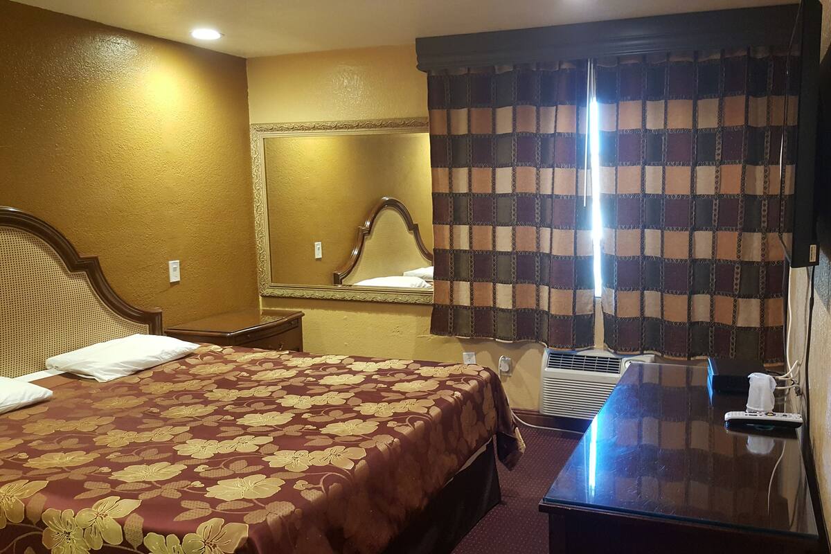 Iron/ironing board (on request), WiFi (free)