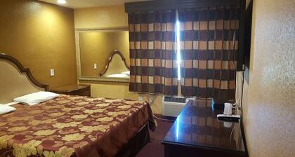 Central Inn Motel on 41 Street