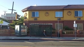 Vista frontal de la propiedad